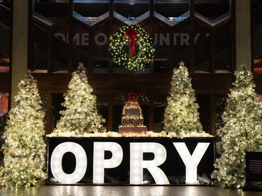 ការប្រារព្ធពិធីការបុណ្យចូលឆ្នាំ: ទីតាំង និង ពិសេសភាព